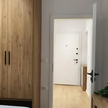 New Bazaar Retreat 1 Тирана
