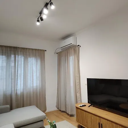 New Bazaar Retreat 1 Апартаменты Тирана