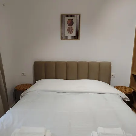 New Bazaar Retreat 1 Апартаменты Тирана